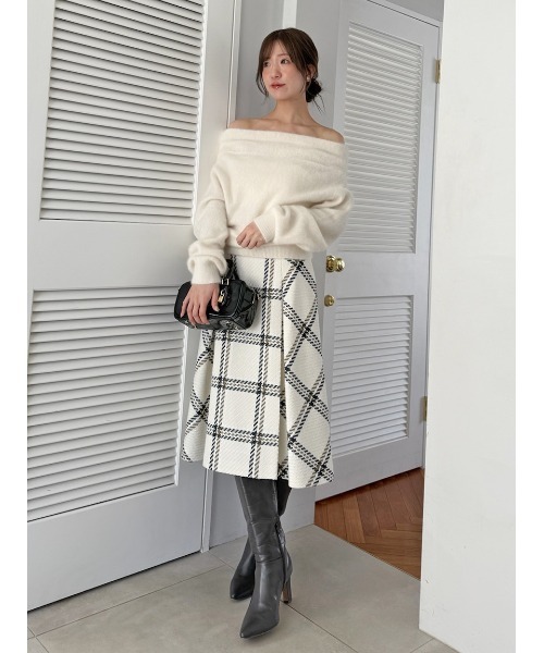 SNIDEL（スナイデル）の「【HIGH QUALITY】フォックスカシミヤオフショルプルオーバー（ニット/セーター・レディース・ダークグレー/ピンク/アイボリー・F）」の7枚目の写真