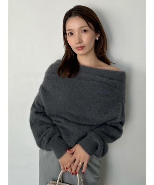 SNIDEL（スナイデル）の「【HIGH QUALITY】フォックスカシミヤオフショルプルオーバー（ニット/セーター・レディース・ダークグレー/ピンク/アイボリー・F）」の8枚目の写真