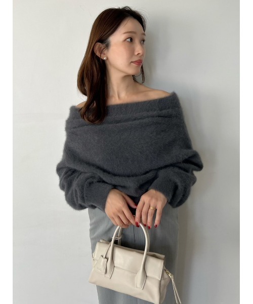 SNIDEL（スナイデル）の「【HIGH QUALITY】フォックスカシミヤオフショルプルオーバー（ニット/セーター・レディース・ダークグレー/ピンク/アイボリー・F）」の9枚目の写真