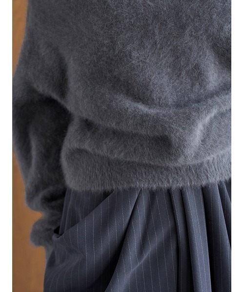 SNIDEL（スナイデル）の「【HIGH QUALITY】フォックスカシミヤオフショルプルオーバー（ニット/セーター・レディース・ダークグレー/ピンク/アイボリー・F）」の15枚目の写真