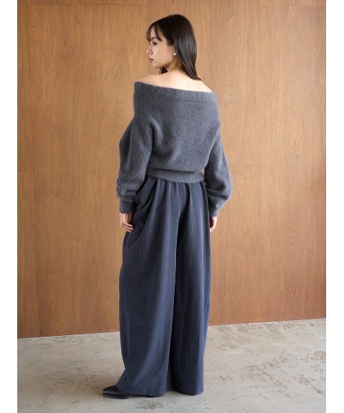 SNIDEL（スナイデル）の「【HIGH QUALITY】フォックスカシミヤオフショルプルオーバー（ニット/セーター・レディース・ダークグレー/ピンク/アイボリー・F）」の17枚目の写真