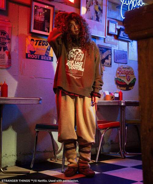 Green　Parks（グリーンパークス）の「■STRANGER THINGS×MINNETONKA プリンテッドスウェット（スウェット・レディース・ピンク/ブラウン/チャコールグレー/ブラック・FREE）」の10枚目の写真