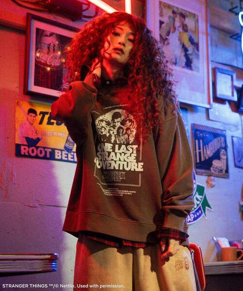 STRANGER THINGS×MINNETONKA プリンテッドスウェット Green Parks（グリーンパークス）の「□STRANGER THINGS×MINNETONKA