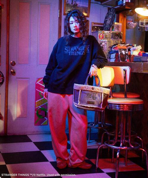 Green　Parks（グリーンパークス）の「■STRANGER THINGS×MINNETONKA プリンテッドスウェット（スウェット・レディース・ピンク/ブラウン/チャコールグレー/ブラック・FREE）」の17枚目の写真