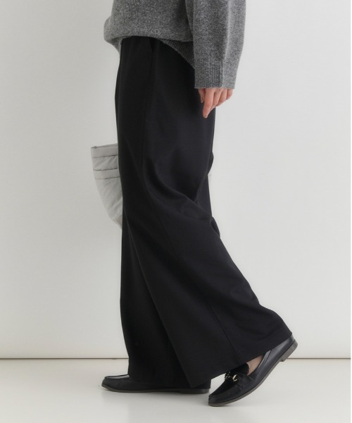 Right-on（ライトオン）の「【HONEYSUCKLE ROSE】裏起毛イージーワイドパンツ (スタイリッシュシルエット / タックデザイン / 保温性抜群)（その他パンツ・レディース・グレー/ブラック・M/L/S）」の15枚目の写真