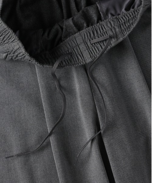 Right-on（ライトオン）の「【HONEYSUCKLE ROSE】裏起毛イージーワイドパンツ (スタイリッシュシルエット / タックデザイン / 保温性抜群)（その他パンツ・レディース・グレー/ブラック・M/L/S）」の5枚目の写真