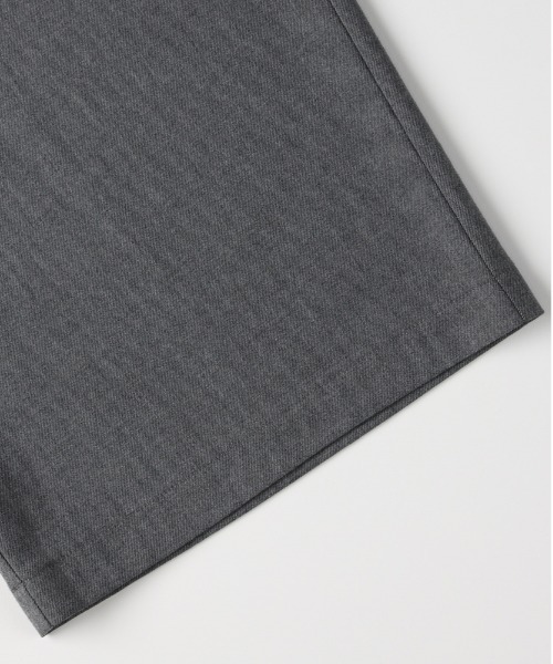 Right-on（ライトオン）の「【HONEYSUCKLE ROSE】裏起毛イージーワイドパンツ (スタイリッシュシルエット / タックデザイン / 保温性抜群)（その他パンツ・レディース・グレー/ブラック・M/L/S）」の4枚目の写真