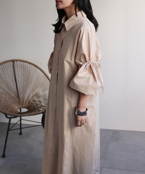 ap retro（アプレトロ）の「ボリュームスリーブシャツワンピース（シャツワンピース・レディース・ベージュ/ブラック・FREE）」の2枚目の写真