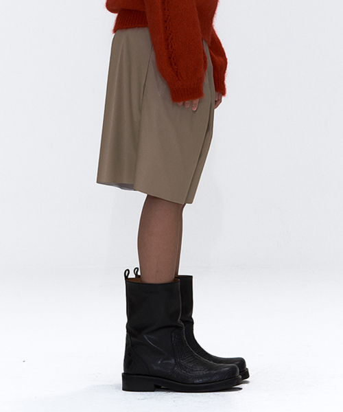 ERER（エルエル）の「ボックスプリーツフェイクレザーショートパンツ ベージュ（その他パンツ・レディース・Beige・1/2）」の5枚目の写真