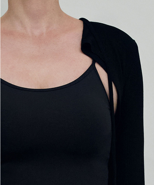 DEVIWEAR(デヴィウェア)の「セージリボンボレロ DEVI-T0132-ブラック(カーディガン/ボレロ・レディース・ブラック・FREE)」の4枚目の写真