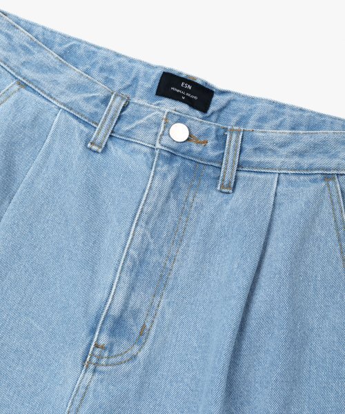 ESN(イーエスエヌ)の「エッセンシャルワンタックデニムショーツライトブルー(その他パンツ・メンズ・その他・LARGE/MEDIUM/X-LARGE)」の4枚目の写真