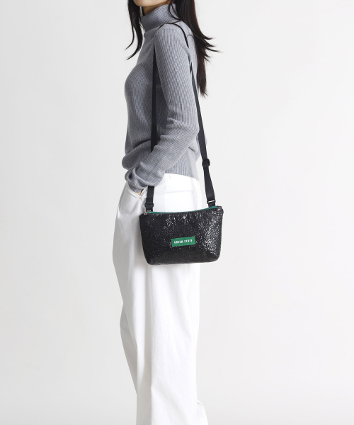 GREEN STUFF（グリーンスタッフ）の「handy bag Z1 - glitter black（メッセンジャーバッグ・レディース・その他・FREE）」の4枚目の写真