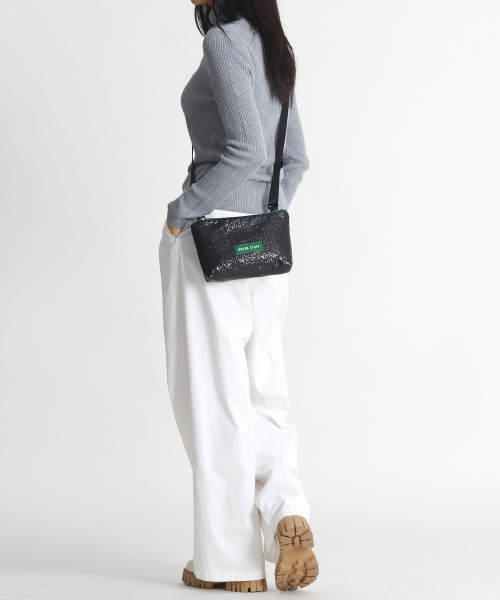 GREEN STUFF（グリーンスタッフ）の「handy bag Z1 - glitter black（メッセンジャーバッグ・レディース・その他・FREE）」の5枚目の写真