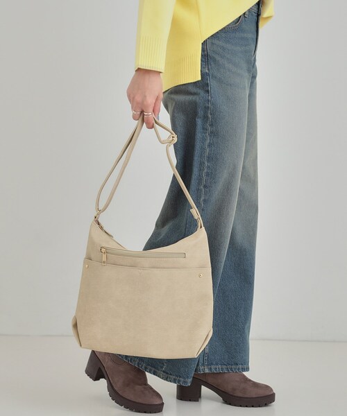 SHOO・LA・RUE（シューラルー）の「【選べる6色】フロントWポケットショルダーバッグ（ショルダーバッグ・レディース・イエロー/ベージュ/ピンク系/グレー/ブルー/ブラック・00）」の3枚目の写真