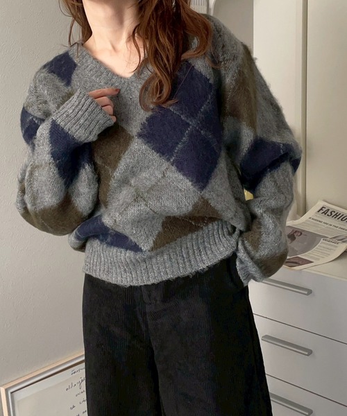 merrylatte(メリーラテ)の「アーガイルVネックモヘアニットプルオーバー【NOUA】(ニット/セーター・レディース・グレー/ダークグレー・FREE)」の1枚目の写真