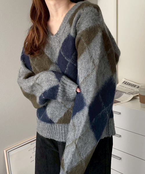 merrylatte(メリーラテ)の「アーガイルVネックモヘアニットプルオーバー【NOUA】(ニット/セーター・レディース・グレー/ダークグレー・FREE)」の9枚目の写真