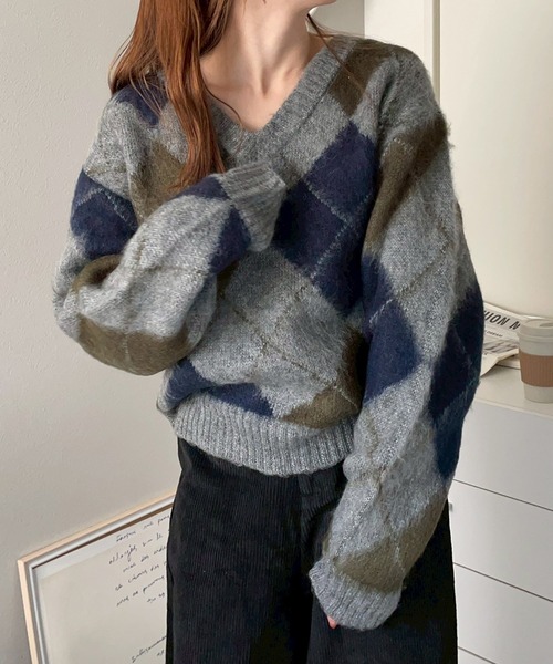 merrylatte(メリーラテ)の「アーガイルVネックモヘアニットプルオーバー【NOUA】(ニット/セーター・レディース・グレー/ダークグレー・FREE)」の10枚目の写真