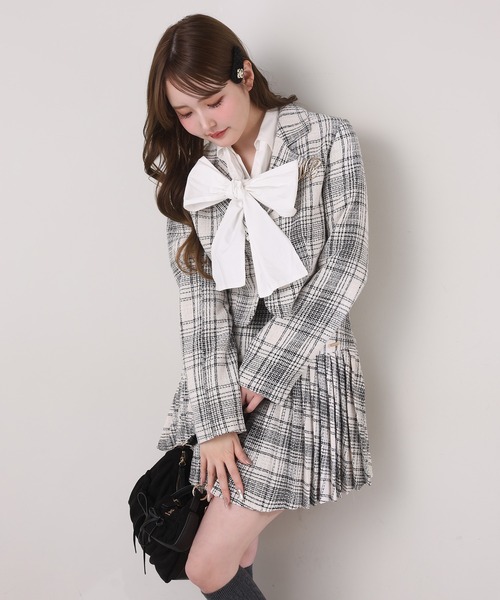 one after another NICE CLAUP(ワンアフターアナザーナイスクラップ)の「【WEB限定】プレート付きプリーツミニスカート/セットアップジャケットあり(スカート・レディース・チャコールグレー/アイボリー/ホワイト×ブラック・MEDIUM/SMALL)」の9枚目の写真