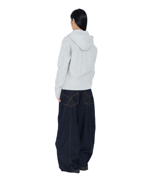 AAKAM（アーカム）の「Cable Knitted Zip-Up Hoodie (Gray)（ニット/セーター・レディース・その他・1/2）」の5枚目の写真