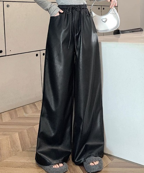 SallyLunn（サリーラン）の「フェイクレザーワイドパンツ（その他パンツ・レディース・スミクロ・MEDIUM/LARGE）」の4枚目の写真