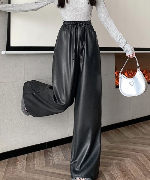 SallyLunn（サリーラン）の「フェイクレザーワイドパンツ（その他パンツ・レディース・スミクロ・MEDIUM/LARGE）」の2枚目の写真