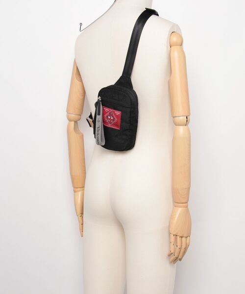 Vivienne Westwood MAN（ヴィヴィアンウエストウッドマン）の「MATTHEW MINI CROSSBODY（ショルダーバッグ・メンズ・ブラック・FREE）」の5枚目の写真