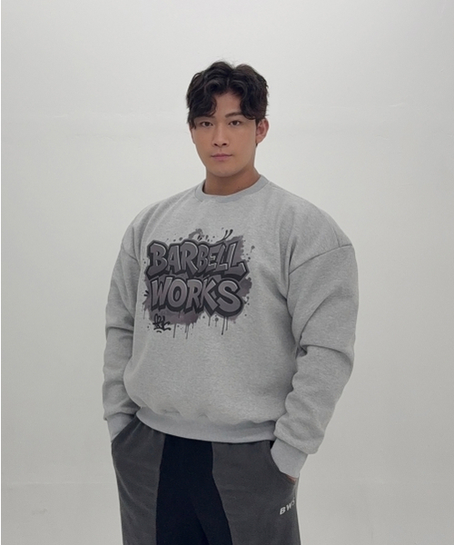 BARBELLWORKS(バーベルワークス)の「グラフィティヘビーゴ中量二重地スウェット(スウェット・メンズ・ブラック/グレー・LARGE/X-LARGE)」の4枚目の写真
