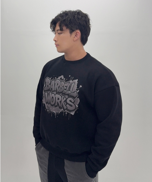 BARBELLWORKS(バーベルワークス)の「グラフィティヘビーゴ中量二重地スウェット(スウェット・メンズ・ブラック/グレー・LARGE/X-LARGE)」の8枚目の写真