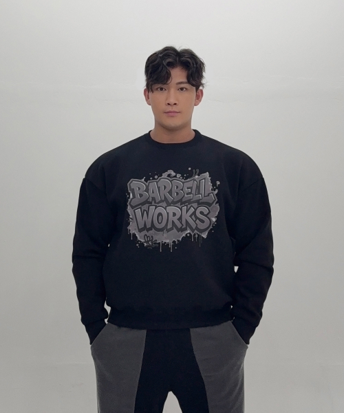 BARBELLWORKS(バーベルワークス)の「グラフィティヘビーゴ中量二重地スウェット(スウェット・メンズ・ブラック/グレー・LARGE/X-LARGE)」の9枚目の写真