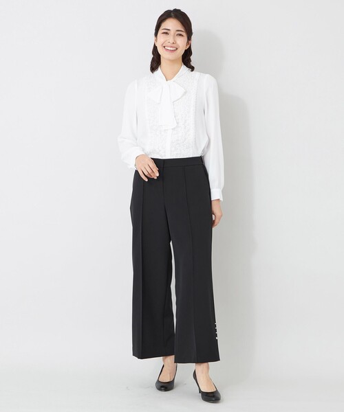 TO BE CHIC(トゥー ビー シック)の「フロントフラワー刺しゅう ブラウス(シャツ/ブラウス・レディース・ブラック/オフホワイト・40/42)」の11枚目の写真