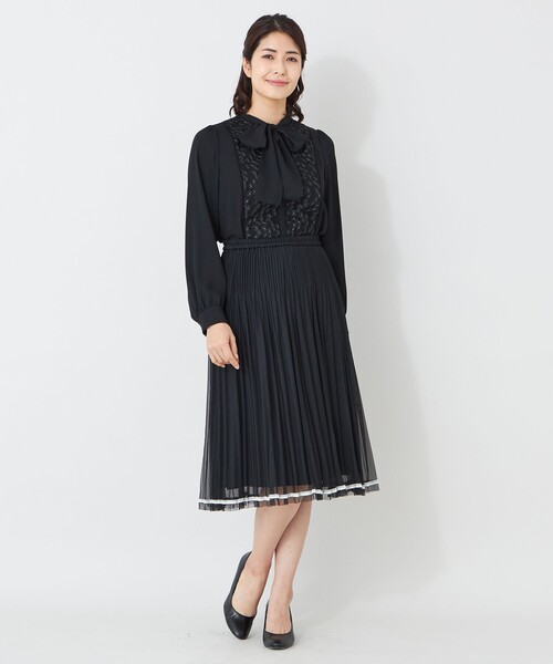 TO BE CHIC(トゥー ビー シック)の「フロントフラワー刺しゅう ブラウス(シャツ/ブラウス・レディース・ブラック/オフホワイト・40/42)」の10枚目の写真