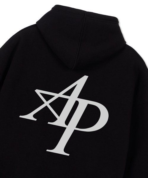 ASTRAL PROJECTION(アストラルプロジェクション)の「ニューエイピーロゴオーバーサイズワイドショルダーフードパーカー_ブラック(パーカー・メンズ・その他・LARGE/X-LARGE/XX-LARGE/MEDIUM)」の5枚目の写真