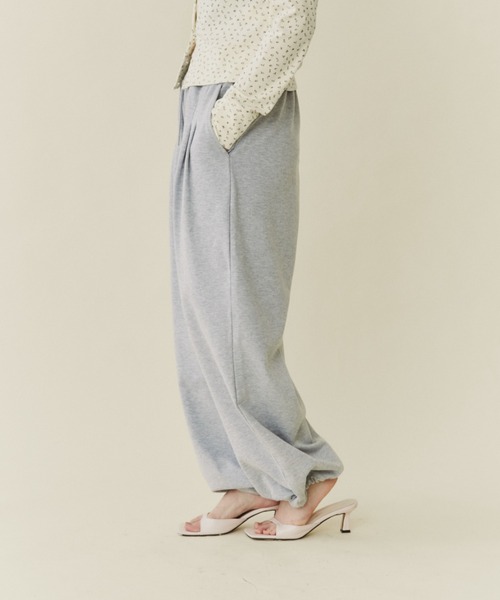 FUULLY STUDIO（フーリィーステューディオ）の「ドロストワイドスウェットパンツ（スウェットパンツ・レディース・グレー/アイボリー・FREE）」の14枚目の写真