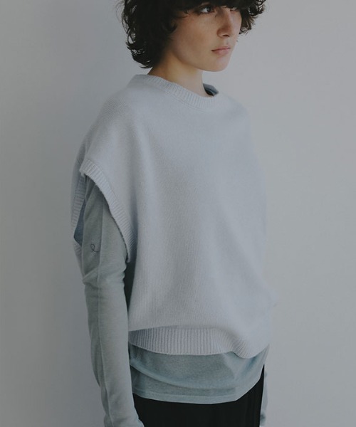 ETRE TOKYO（エトレトウキョウ）の「ウールカシミヤスリーブレスニットプルオーバー（ニット/セーター・レディース・オフホワイト/ブルー/キャメル・FREE）」の10枚目の写真