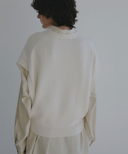 ETRE TOKYO（エトレトウキョウ）の「ウールカシミヤスリーブレスニットプルオーバー（ニット/セーター・レディース・オフホワイト/ブルー/キャメル・FREE）」の16枚目の写真