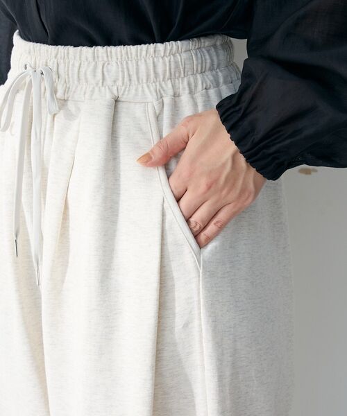 Green　Parks（グリーンパークス）の「コクーンシルエットスウェットパンツ（その他パンツ・レディース・ホワイト系その他/チャコールグレー・FREE）」の9枚目の写真