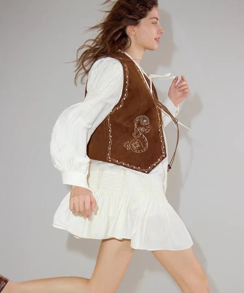 Fano Studios（ファノ ストゥディオズ）の「刺繍デザイン スエード調 Ｖネックベスト FC26W052【Fano Studios】【2026SS】（ベスト・レディース・ブラウン・S/M）」の7枚目の写真