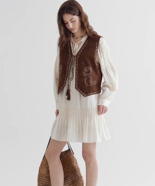 Fano Studios（ファノ ストゥディオズ）の「刺繍デザイン スエード調 Ｖネックベスト FC26W052【Fano Studios】【2026SS】（ベスト・レディース・ブラウン・S/M）」の8枚目の写真