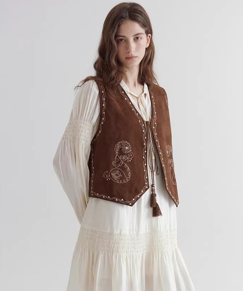 Fano Studios（ファノ ストゥディオズ）の「刺繍デザイン スエード調 Ｖネックベスト FC26W052【Fano Studios】【2026SS】（ベスト・レディース・ブラウン・S/M）」の9枚目の写真