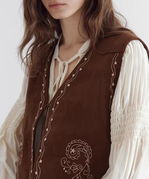 Fano Studios（ファノ ストゥディオズ）の「刺繍デザイン スエード調 Ｖネックベスト FC26W052【Fano Studios】【2026SS】（ベスト・レディース・ブラウン・S/M）」の12枚目の写真