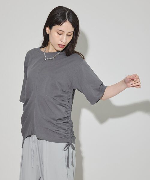 GARAGE OF GOOD CLOTHING（ガレージオブグッドクロージング）の「脇ドロストハーフスリーブプルオーバー（Tシャツ/カットソー・レディース・グレー/ブラック・FREE）」の3枚目の写真