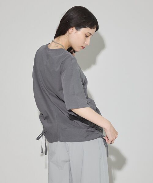 GARAGE OF GOOD CLOTHING（ガレージオブグッドクロージング）の「脇ドロストハーフスリーブプルオーバー（Tシャツ/カットソー・レディース・グレー/ブラック・FREE）」の5枚目の写真