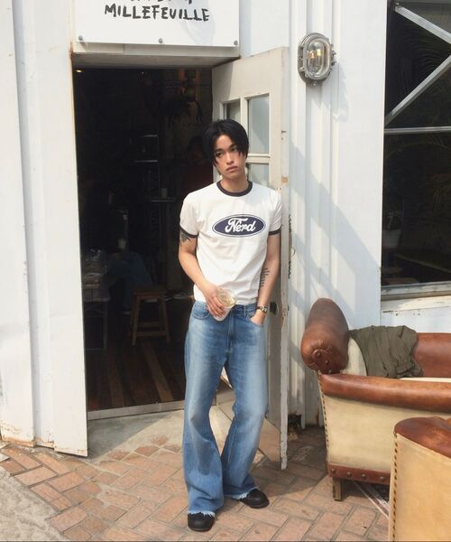 AREUBAN(アルバン)の「カットオフフレアデニムパンツ_ロー ブルー(デニムパンツ・メンズ・ライトブルー・2/3/4)」の4枚目の写真
