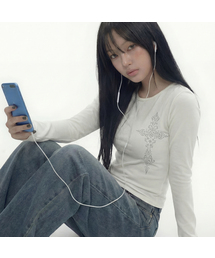 GRAVER（グレーバー）の「[ユニセックス]NEW CROSS Uネックロングスリーブ_2カラー（Tシャツ/カットソー）」