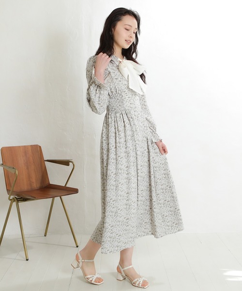 ASTORIA ODIER(アストリアオディール)の「シアーリボンタイ花柄ワンピース(ワンピース・レディース・ブルー/ベージュ・MEDIUM)」の21枚目の写真