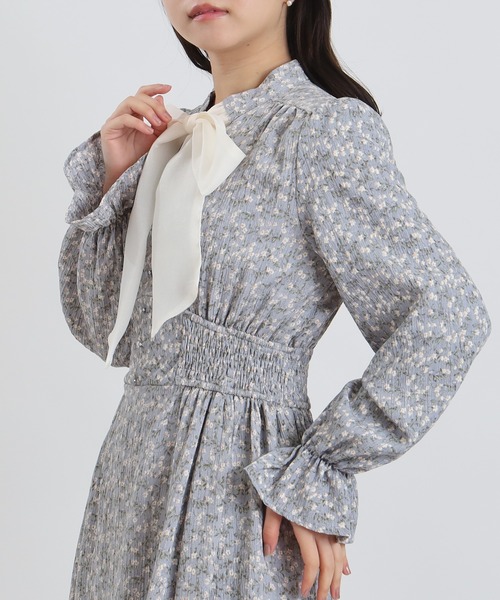ASTORIA ODIER(アストリアオディール)の「シアーリボンタイ花柄ワンピース(ワンピース・レディース・ブルー/ベージュ・MEDIUM)」の10枚目の写真