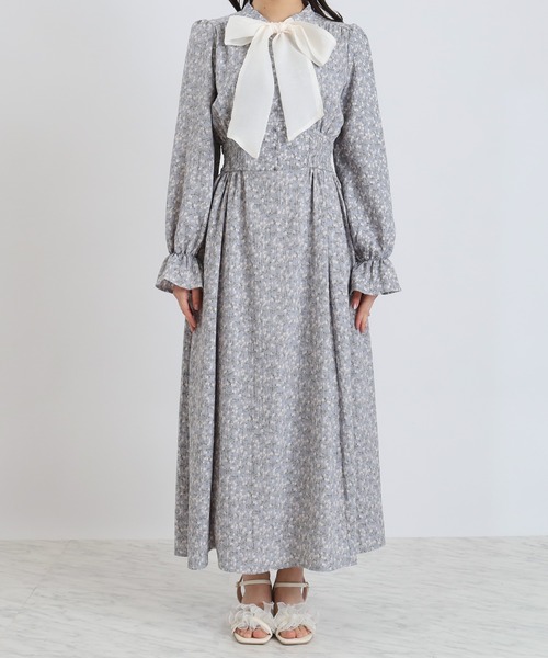 ASTORIA ODIER(アストリアオディール)の「シアーリボンタイ花柄ワンピース(ワンピース・レディース・ブルー/ベージュ・MEDIUM)」の13枚目の写真
