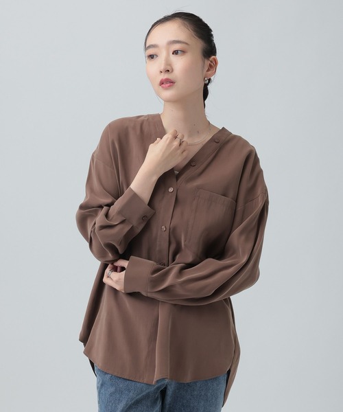 LEPSIM(レプシィム)の「フィブリルVブラウス 640877(シャツ/ブラウス・レディース・ブラウン/ブラック/グレイッシュベージュ・FREE)」の1枚目の写真