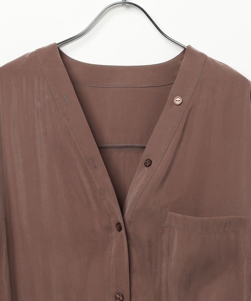 LEPSIM(レプシィム)の「フィブリルVブラウス 640877(シャツ/ブラウス・レディース・ブラウン/ブラック/グレイッシュベージュ・FREE)」の11枚目の写真