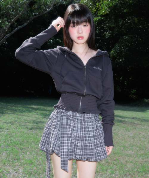 ROSEFRANTZ（ロゼフランツ）の「Smoke Ruffle Hood Zip-Up [Charcoal]（パーカー・レディース・チャコールグレー・OS）」の3枚目の写真